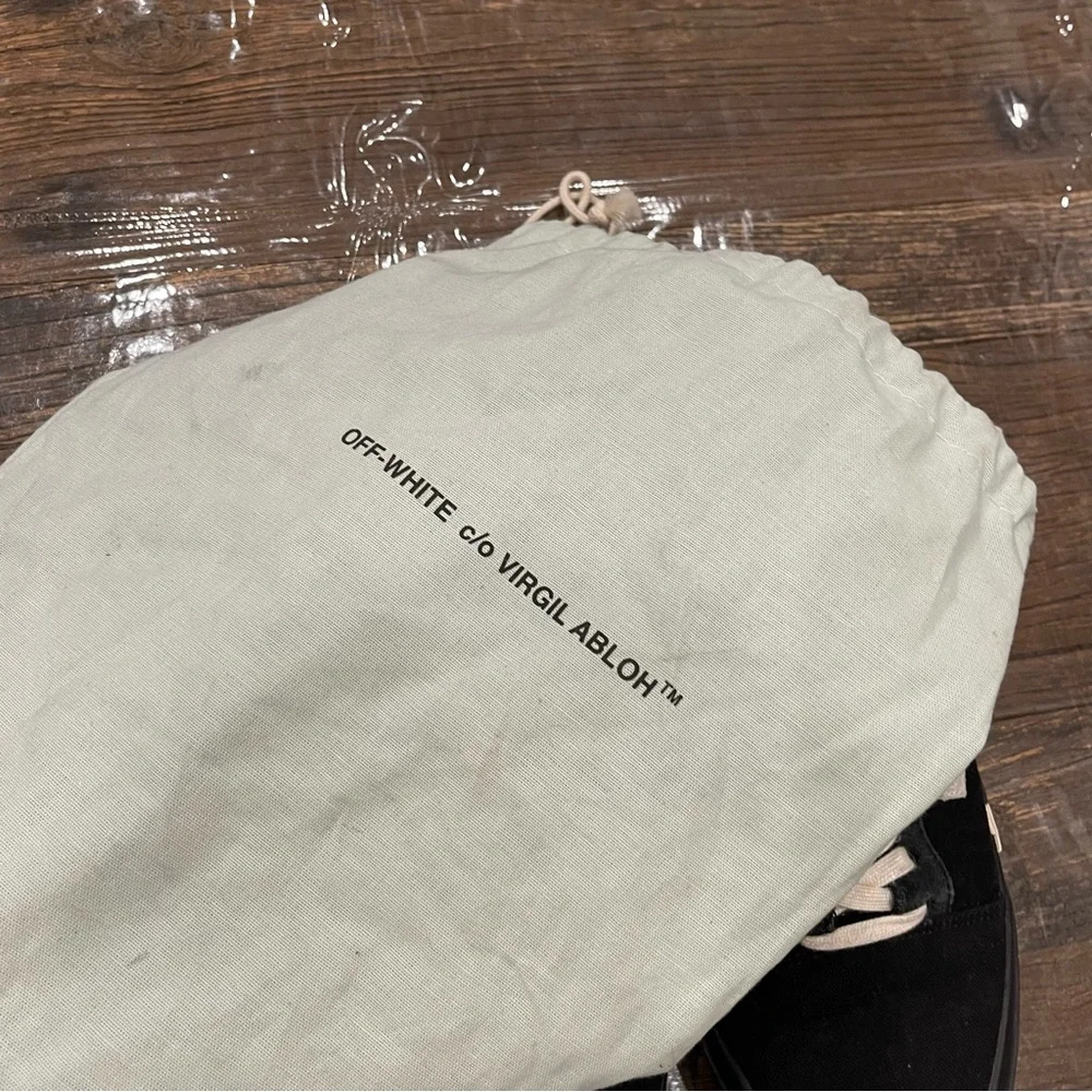 Off-White vulc low Black Striped Sneakers - Picture 8 of 10